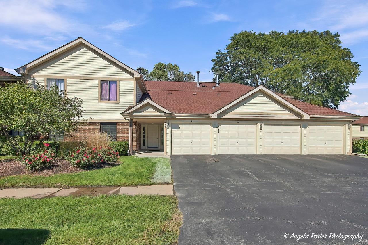 866 E Carriage Ln. #8, Palatine, IL 60074
