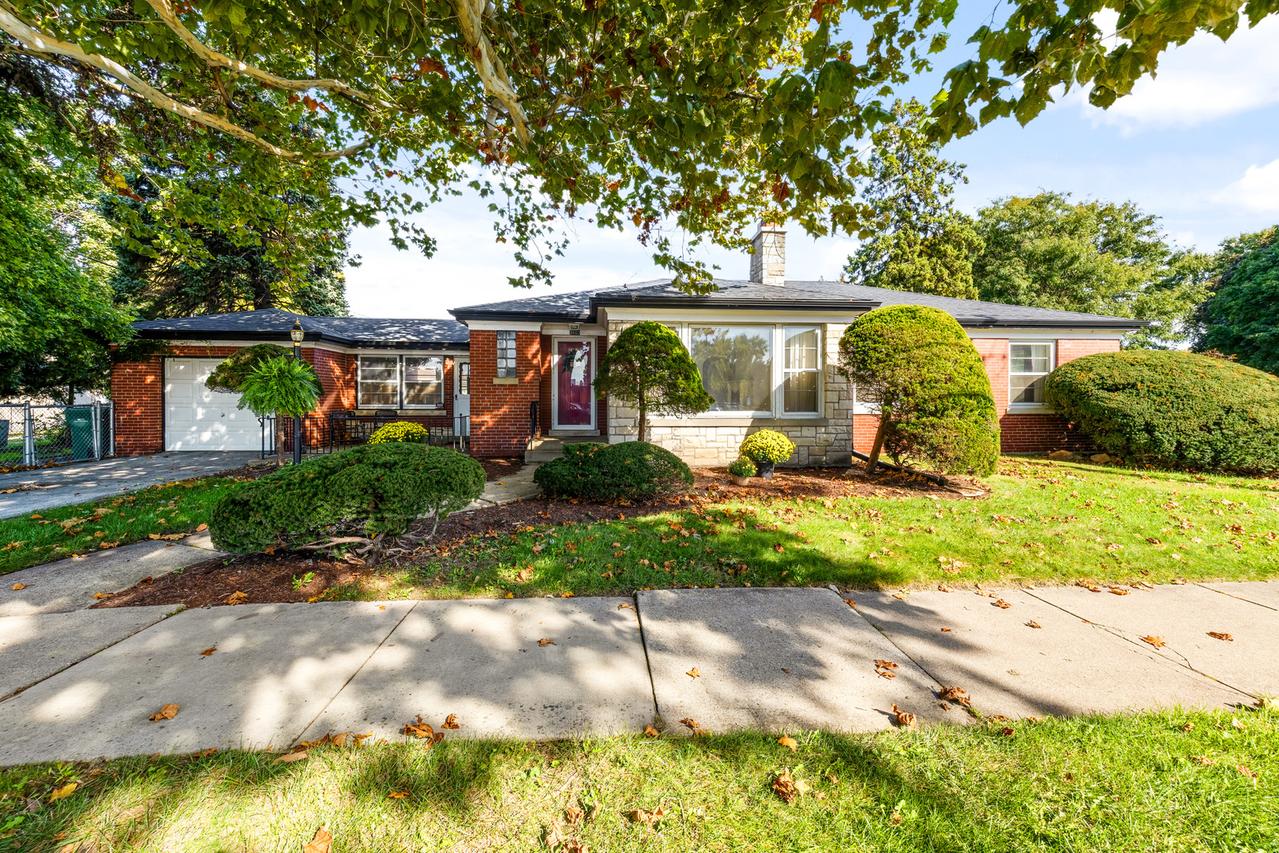 3600 W 99th St., Evergreen Park, IL 60805
