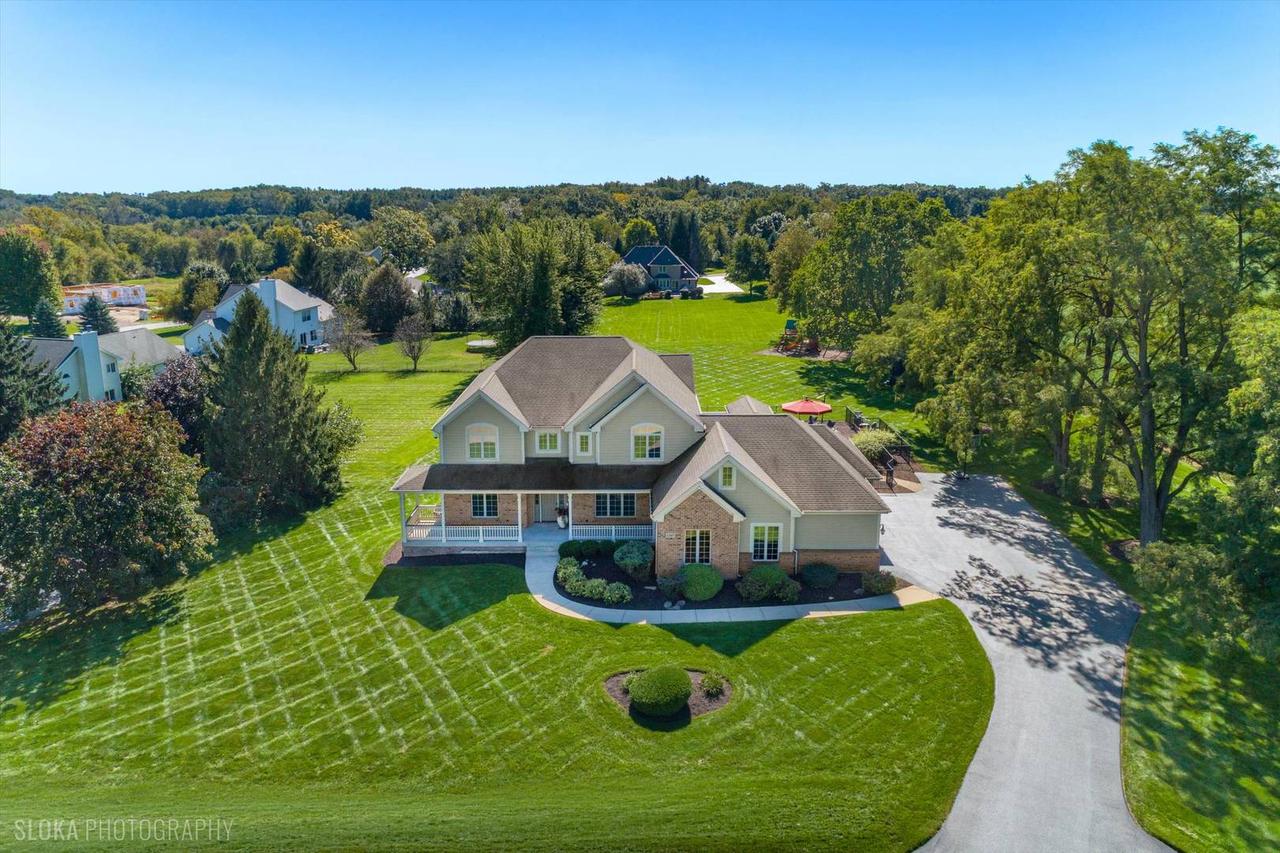 2307 Red Oak Ln., Johnsburg, IL 60051