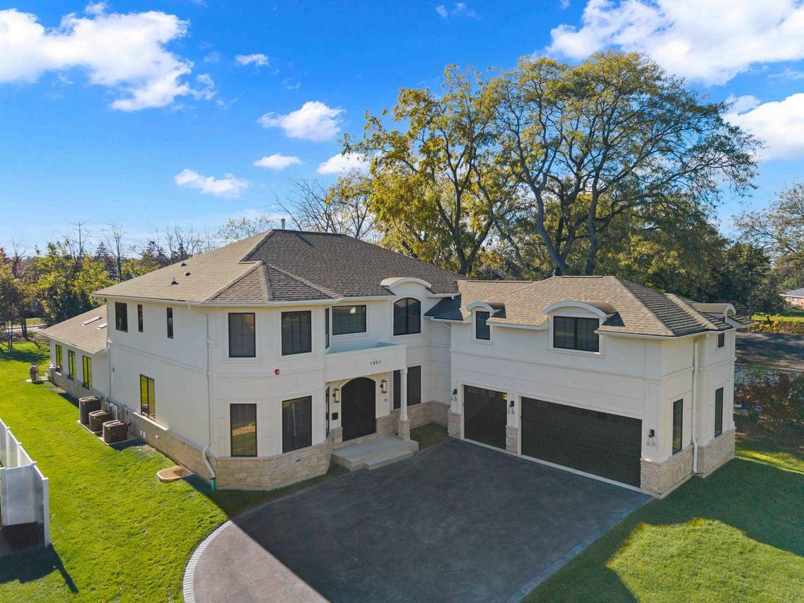 1851 Oakwood Rd., Northbrook, IL 60062