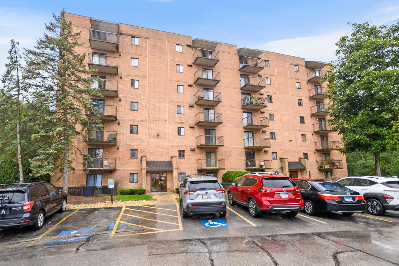 6050 Lake Bluff Dr. #402, Tinley Park, IL 60477