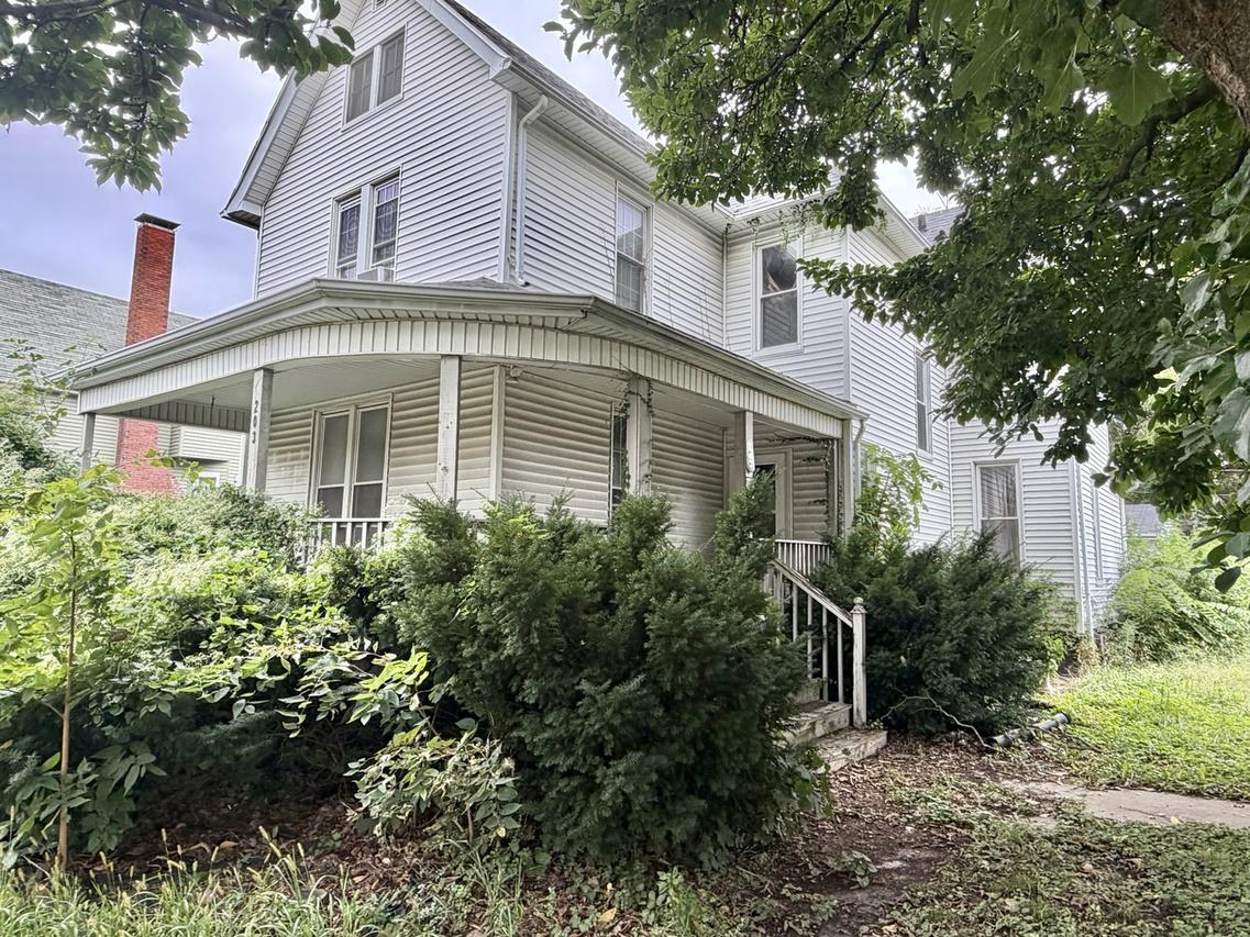 203 W Locust St., Canton, IL 61520
