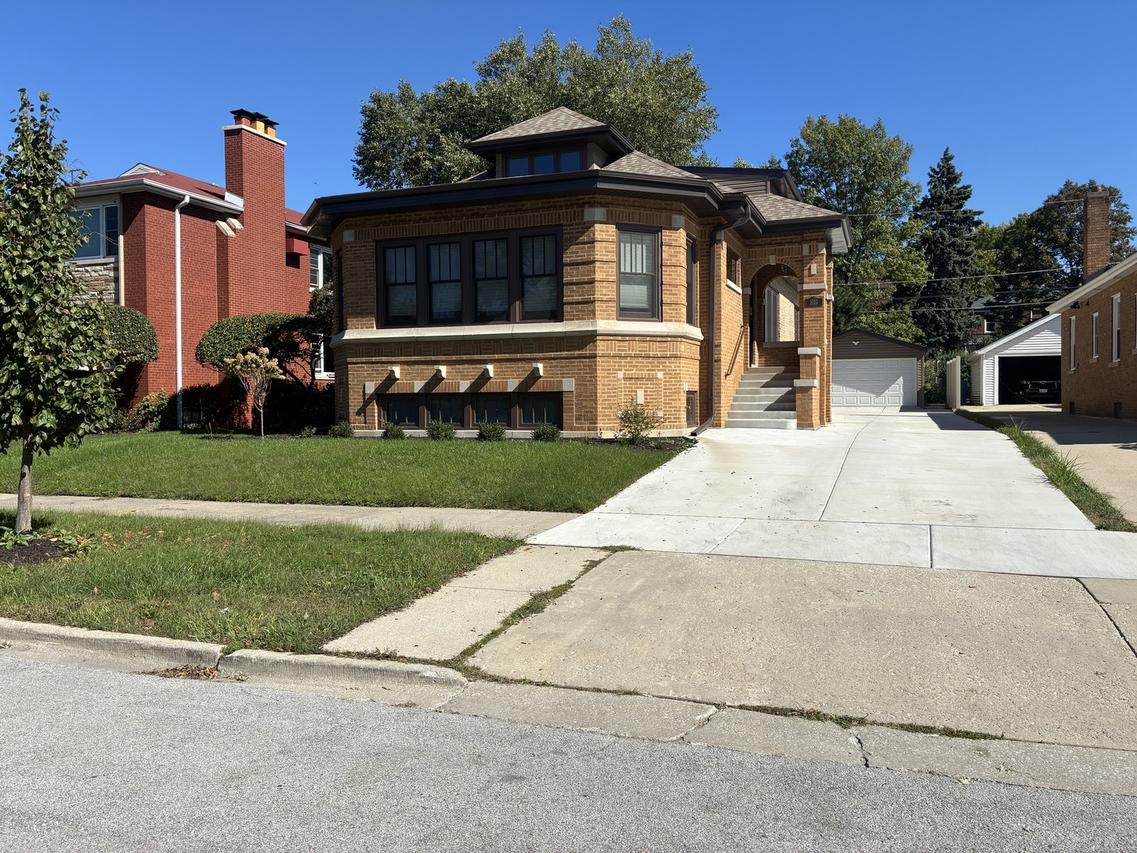 10611 S Claremont Ave., Chicago, IL 60643