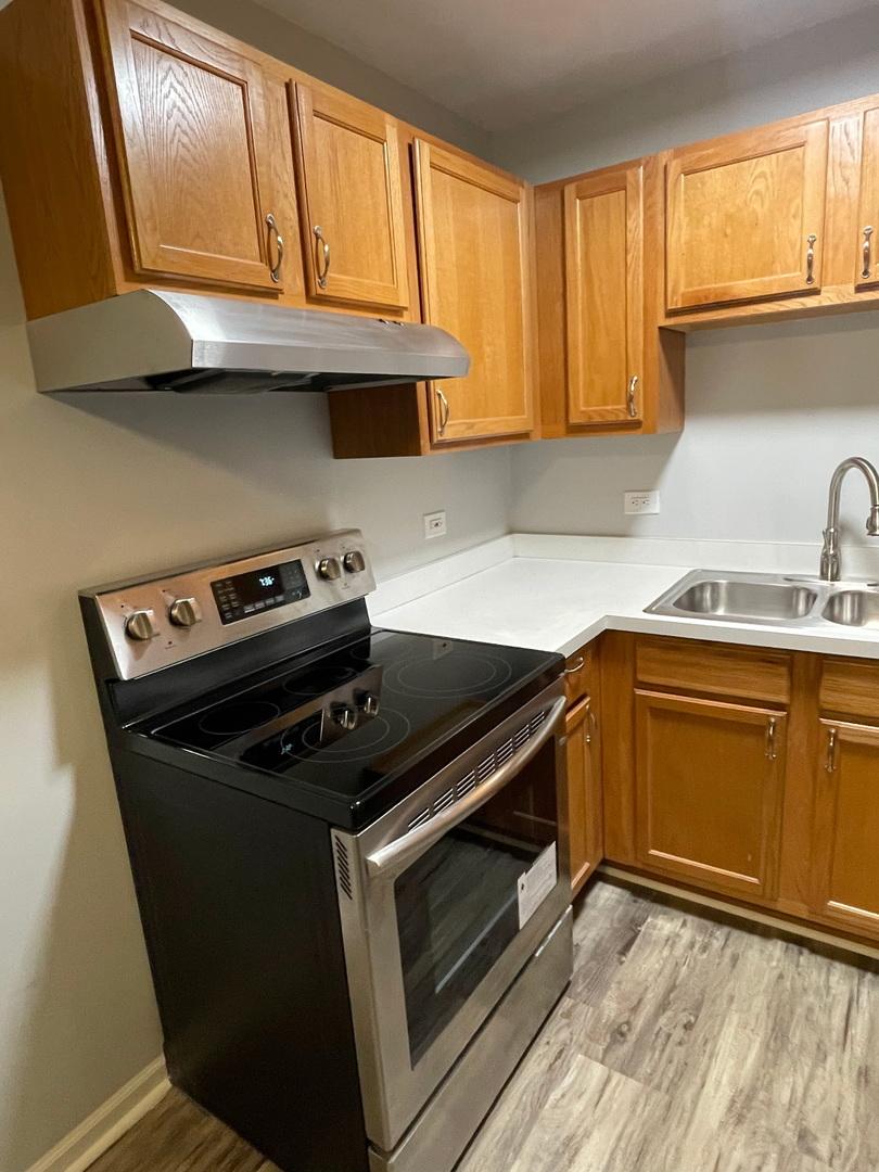 2000 Light Dr. #211, Oswego, IL 60543