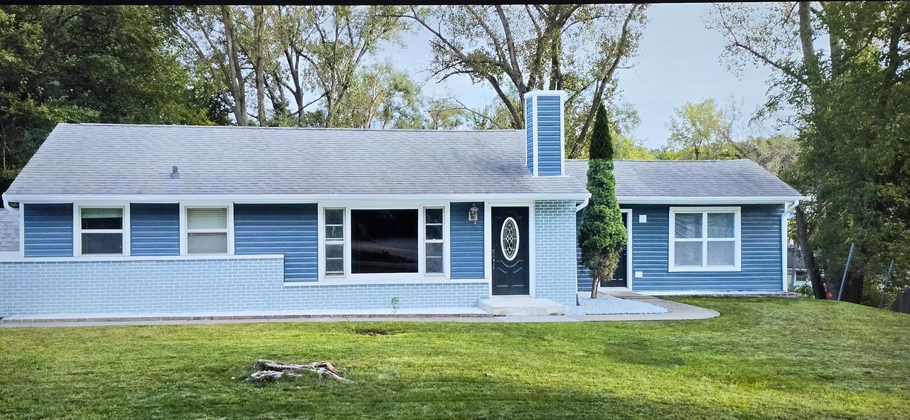 139 Memory Ln., Carpentersville, IL 60110