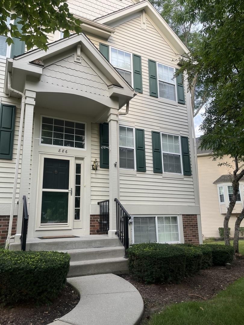 886 Essex Cir., Grayslake, IL 60030