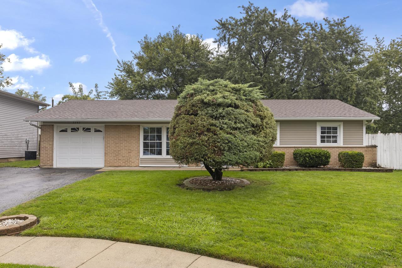7795 Sherwood Cir., Hanover Park, IL 60133