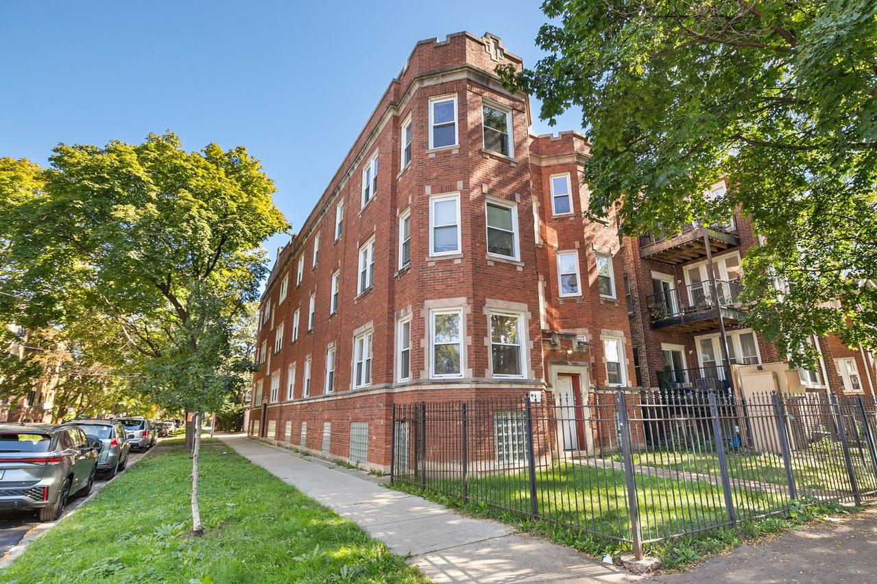 4857 N Lawndale Ave. #202, Chicago, IL 60625
