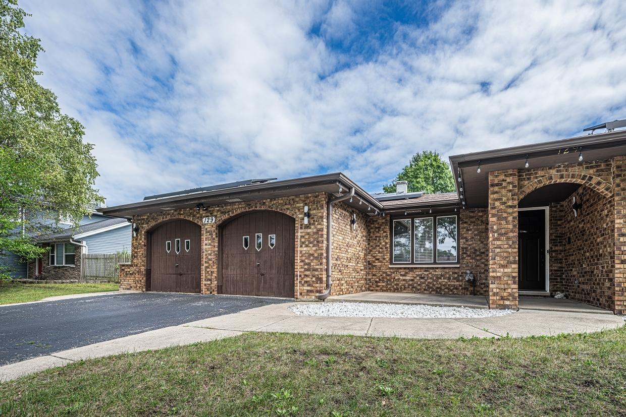 129 Millis Ln., Schaumburg, IL 60193