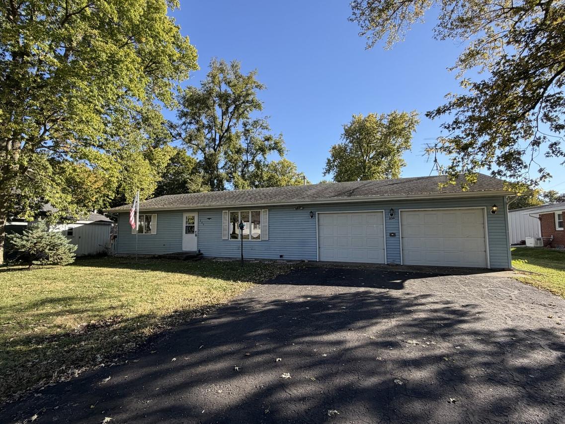 209 W North St., Mclean, IL 61754