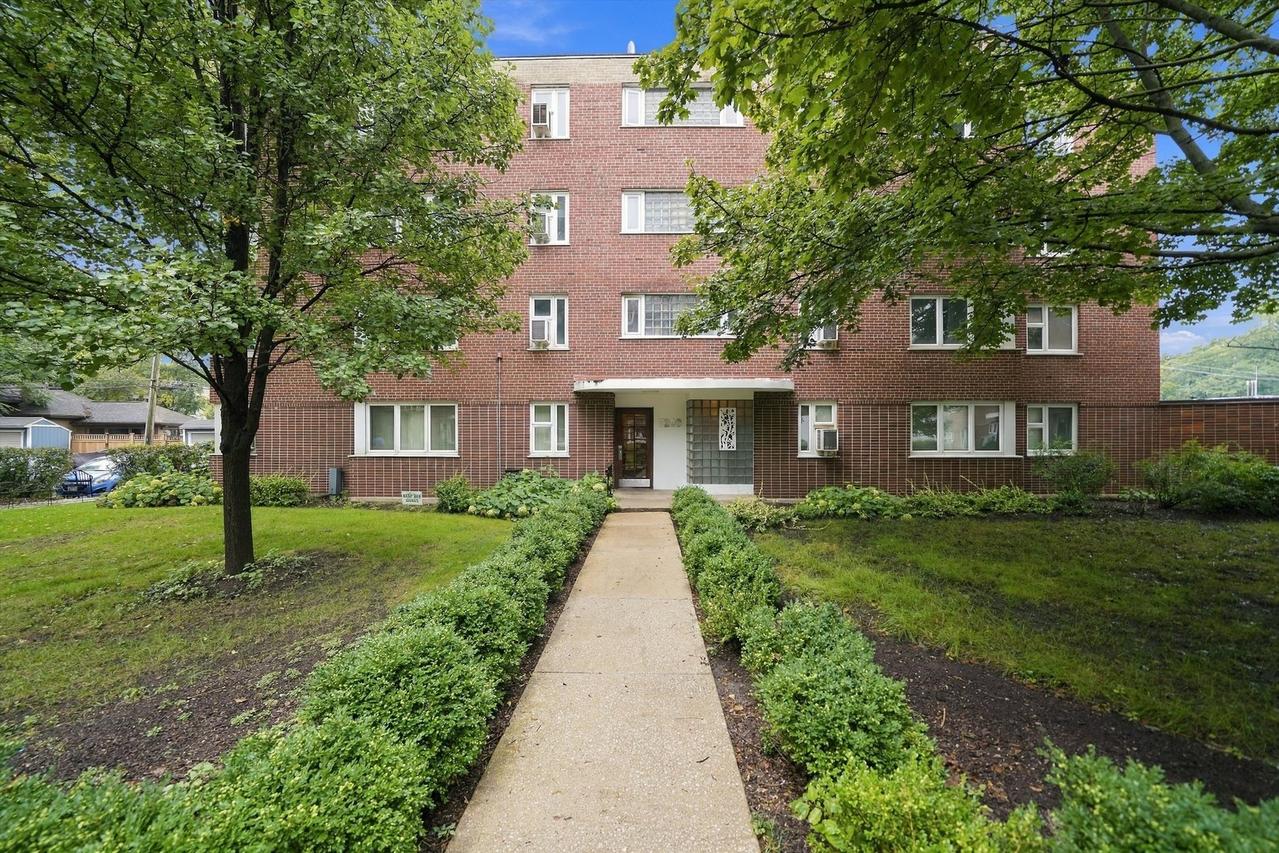 7208 Oak Ave. #1SW, River Forest, IL 60305