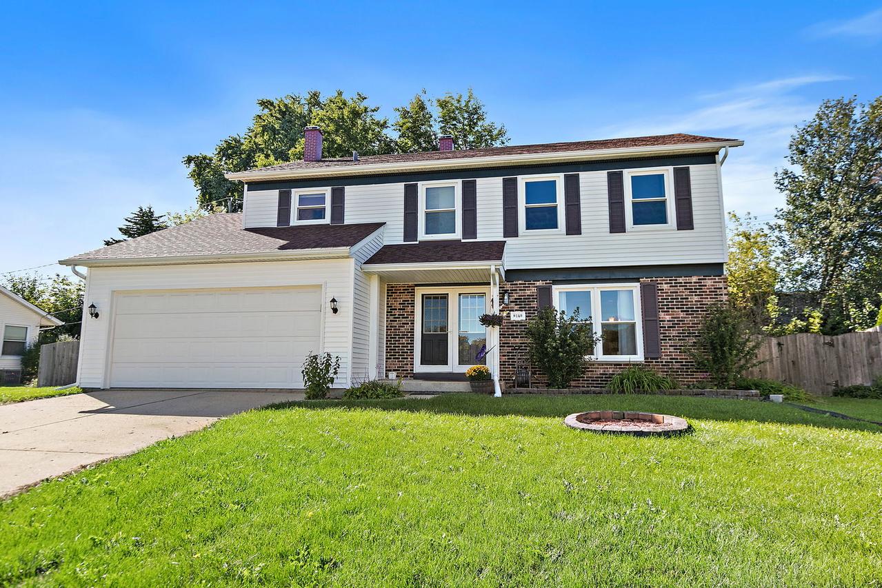 14 Woodridge Ln., Streamwood, IL 60107