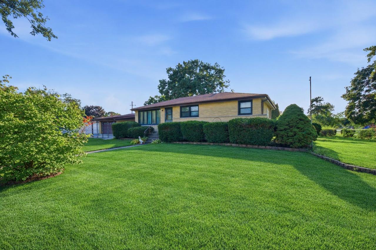8300 Long Ave., Burbank, IL 60459