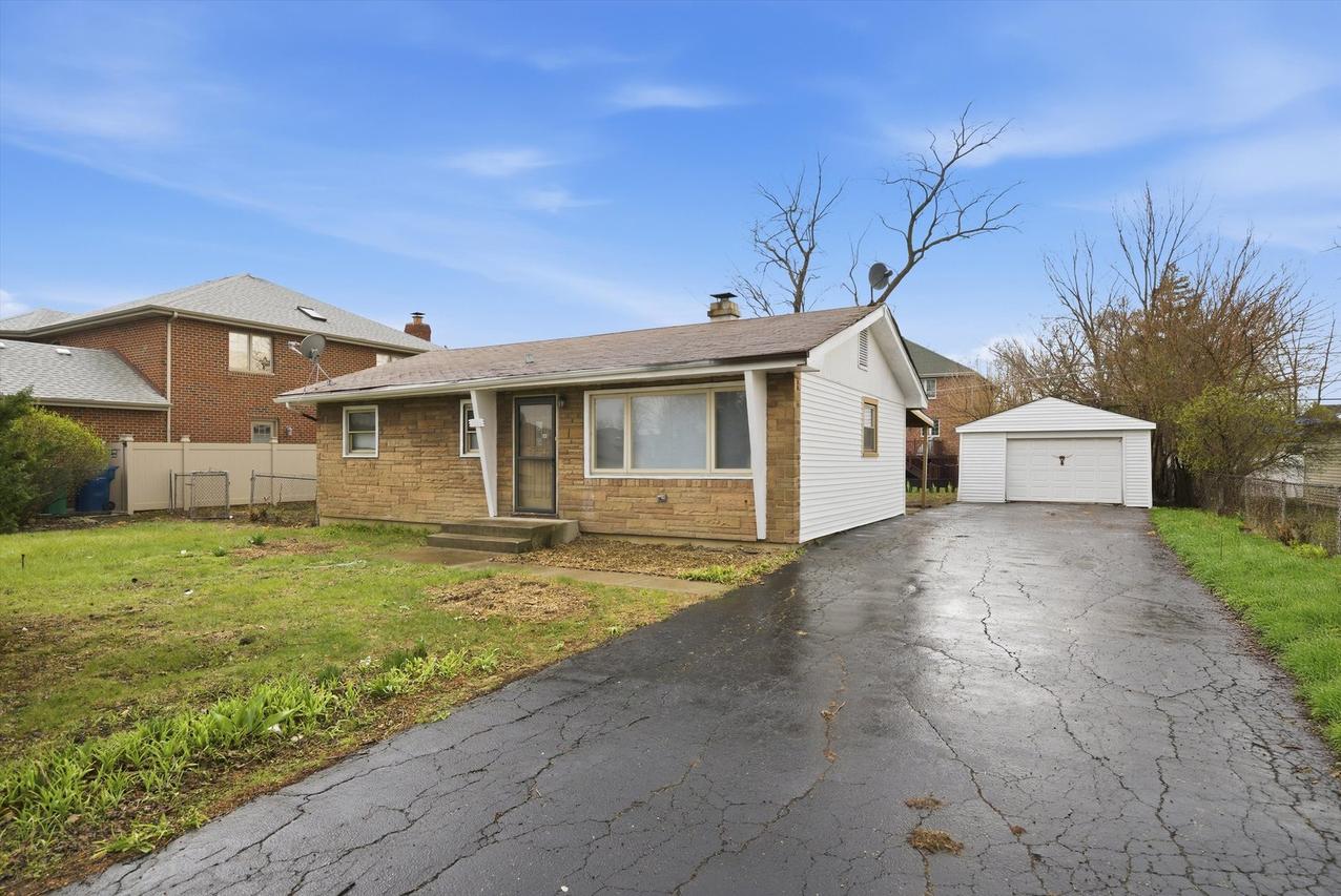 8516 Austin Ave., Burbank, IL 60459