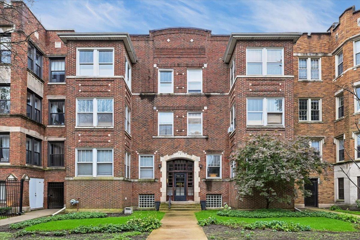 1631 W Fargo Ave. #2W, Chicago, IL 60626