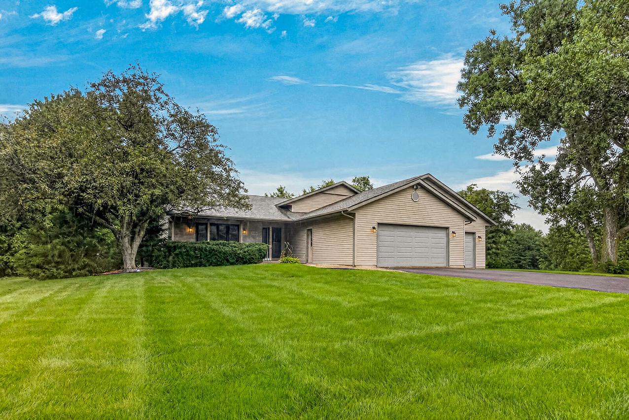 8483 E Cardinal Ln., Stillman Valley, IL 61084