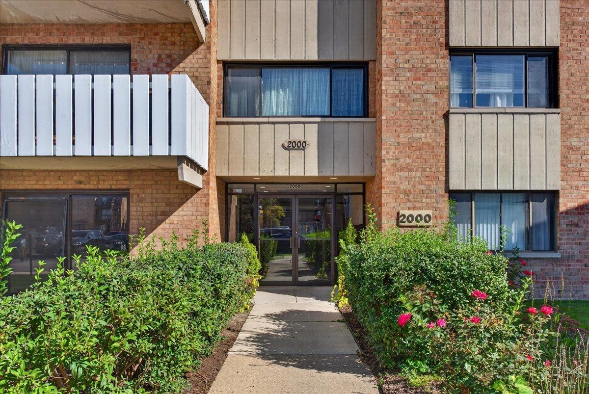 2000 Bayside Dr. #313, Palatine, IL 60074