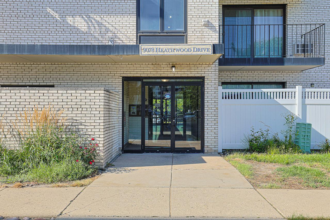 9078 Heathwood Dr. #2B, Niles, IL 60714