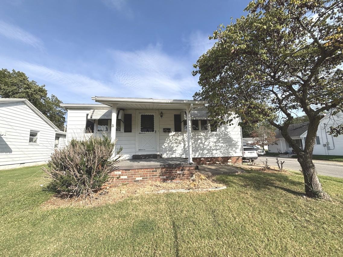 1020 S Ledford St., Harrisburg, IL 62946