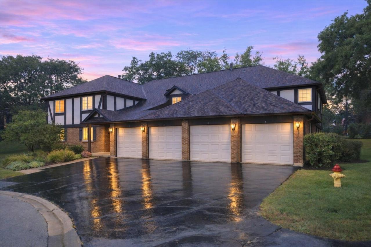 20 Sauk Tr. #4, Indian Head Park, IL 60525