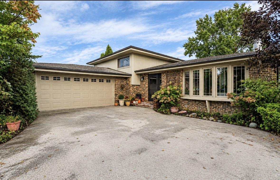 8740 W 99th St., Palos Hills, IL 60465