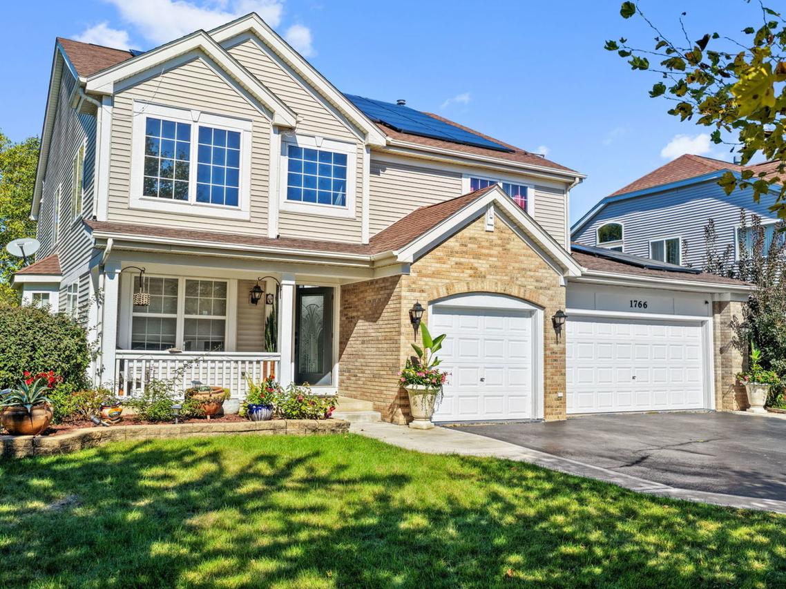 1766 Newbridge Cir., Elgin, IL 60123
