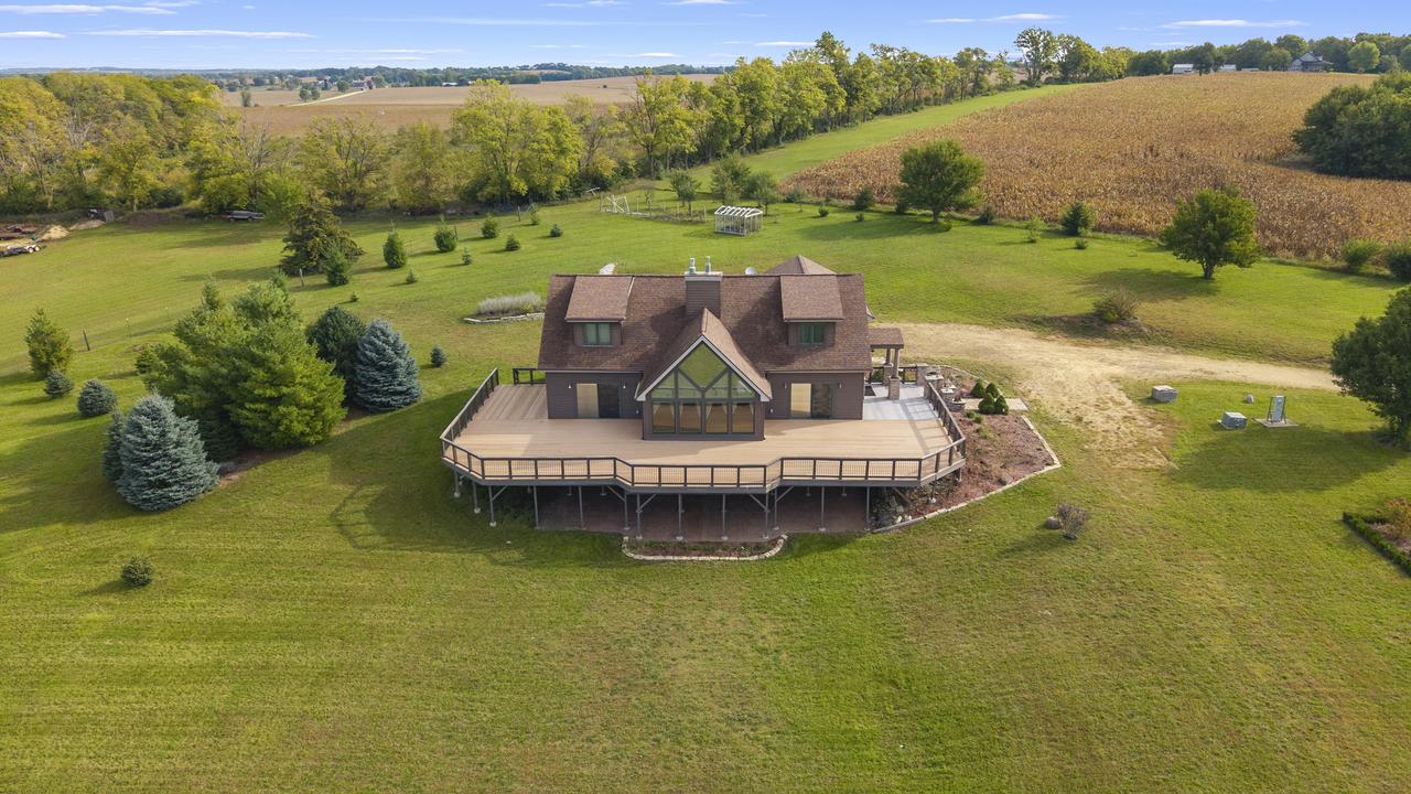 14949 Saunders Rd., Pecatonica, IL 61063