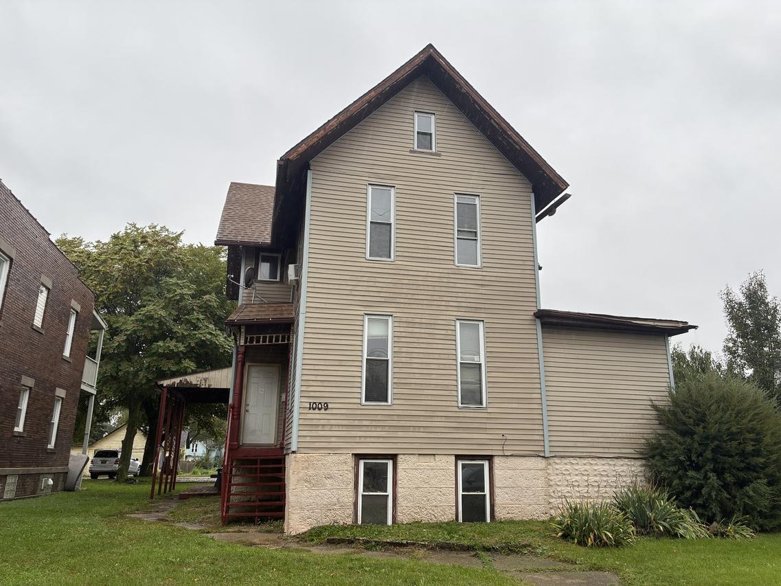 1009 7th St., Rockford, IL 61104