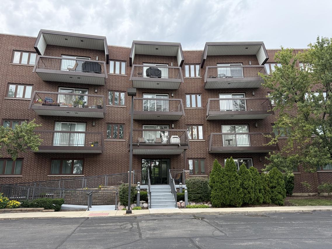350 E Dundee Rd. #301, Buffalo Grove, IL 60089