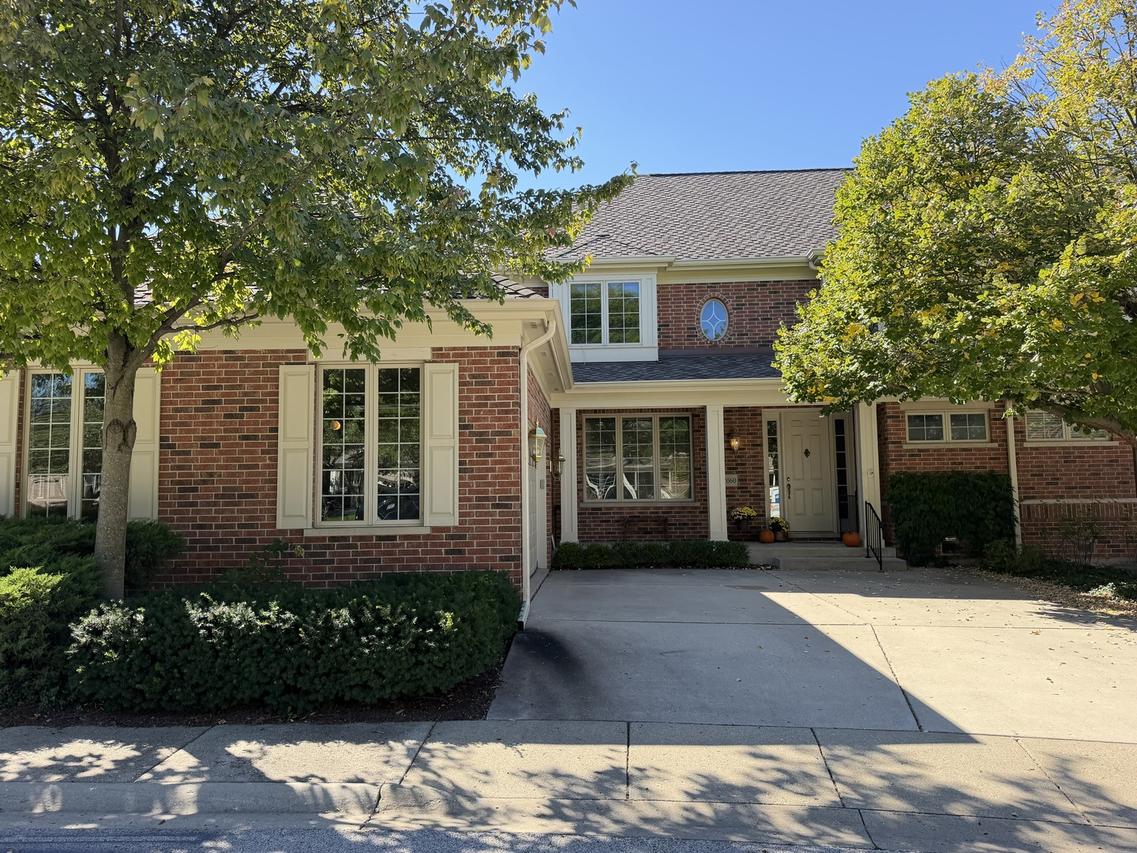 2060 Claridge Ct., Northbrook, IL 60062