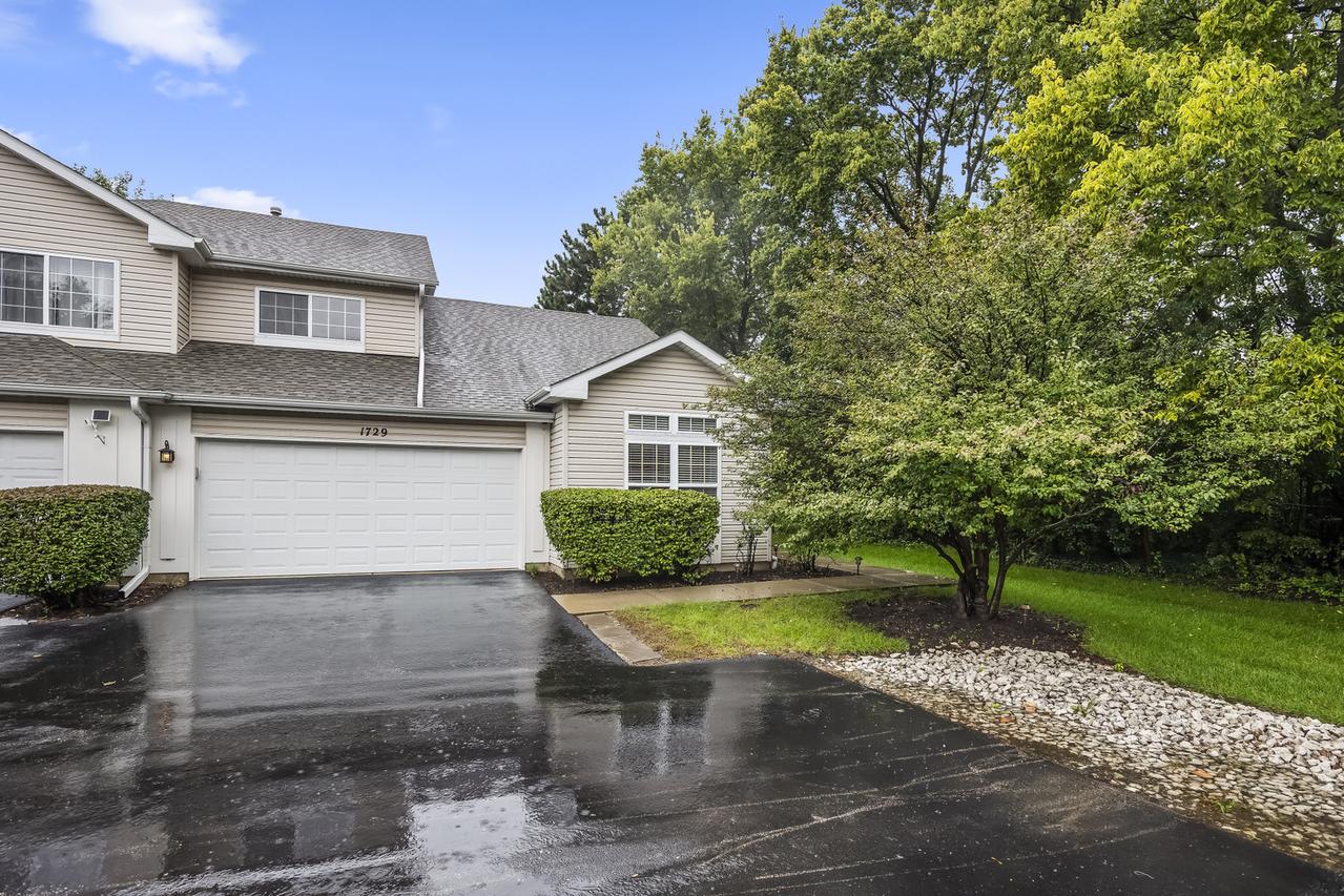 1729 Waterford Rd., North Aurora, IL 60542