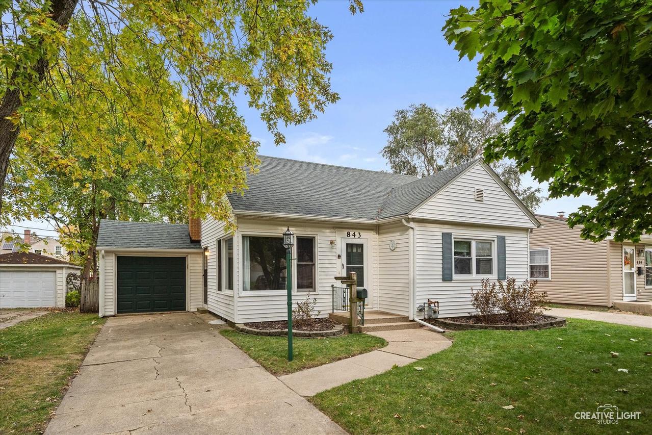 843 Spruce St., Aurora, IL 60506