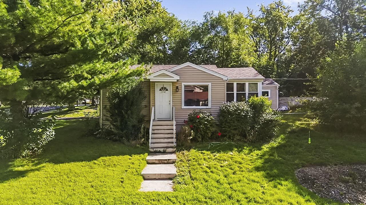 1118 Sycamore St., Lake In The Hills, IL 60156