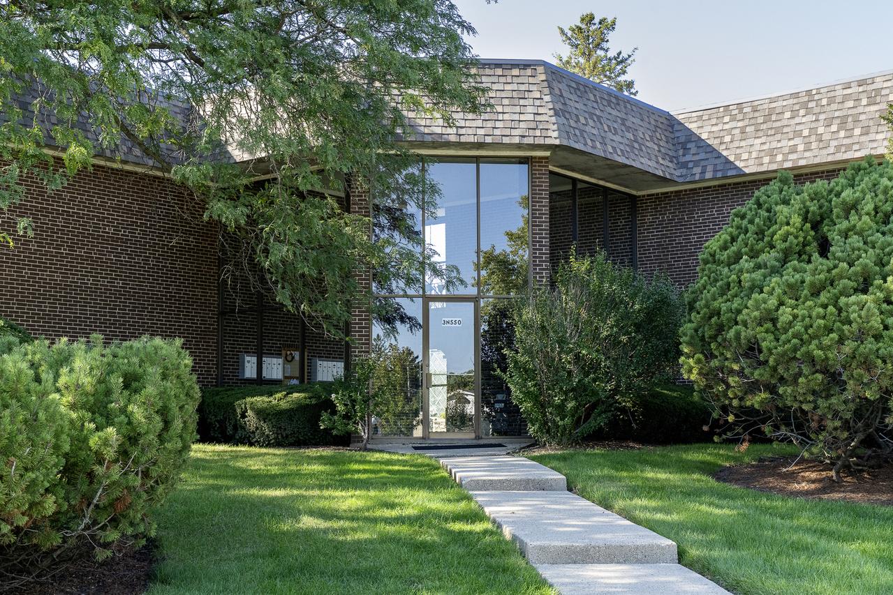 3N550 Crown Rd. #9, Elmhurst, IL 60126