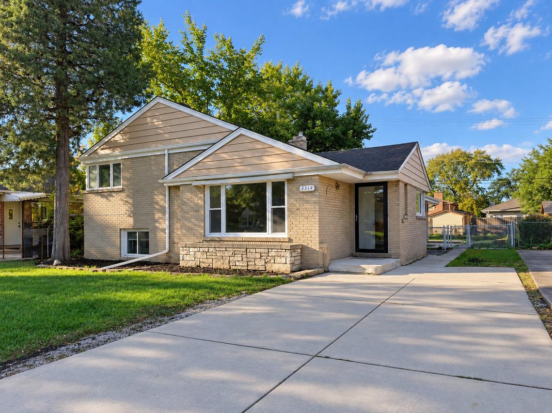 3814 W Sherwin Ave., Lincolnwood, IL 60712