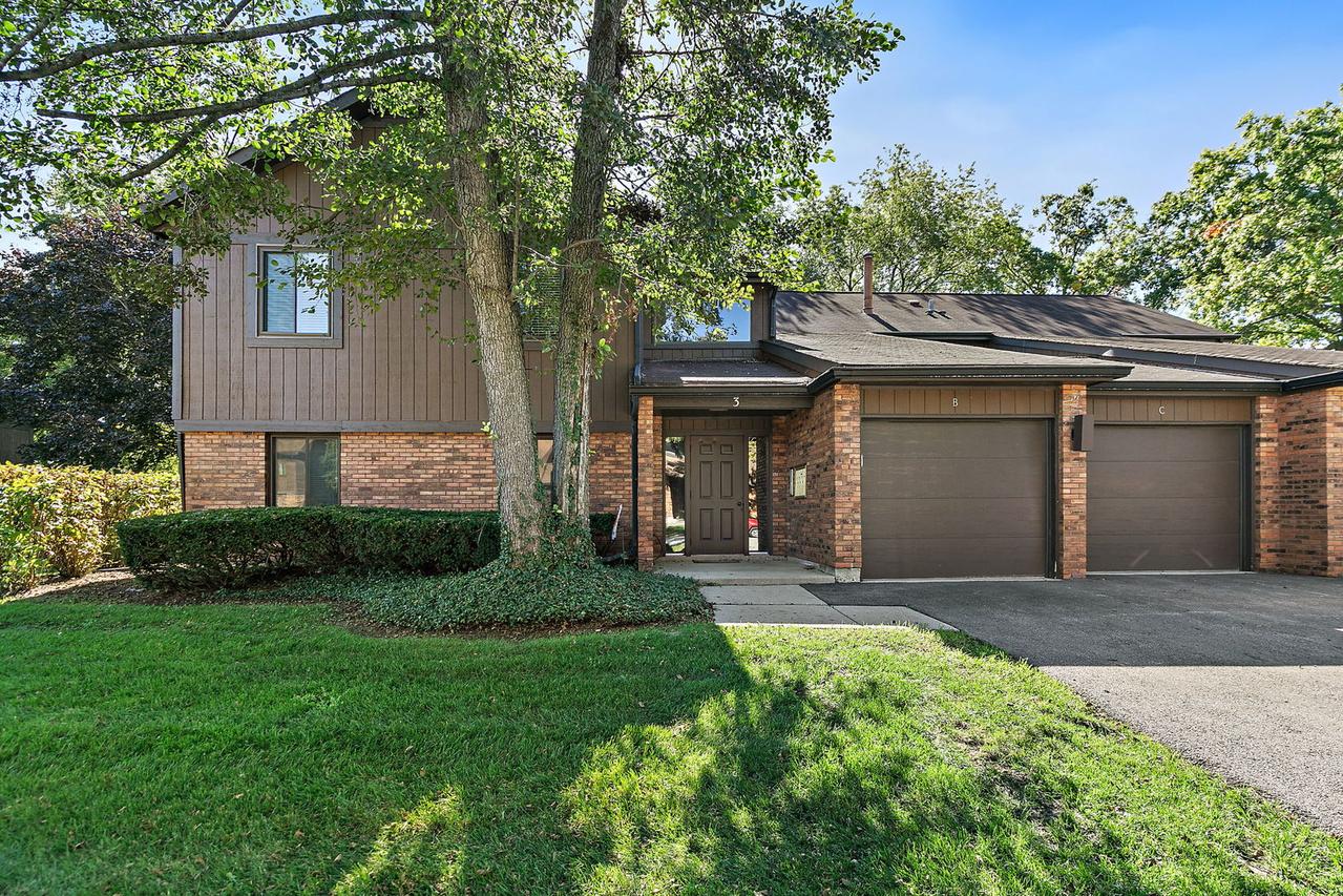 3 Creekside Cir. #B, Elgin, IL 60123