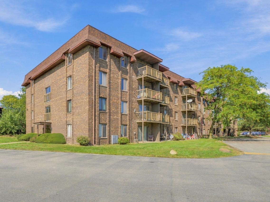 820 Elder Rd. #C411, Homewood, IL 60430