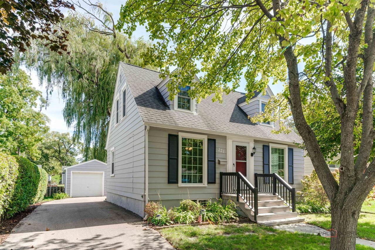 221 N Prairie Ave., Mundelein, IL 60060