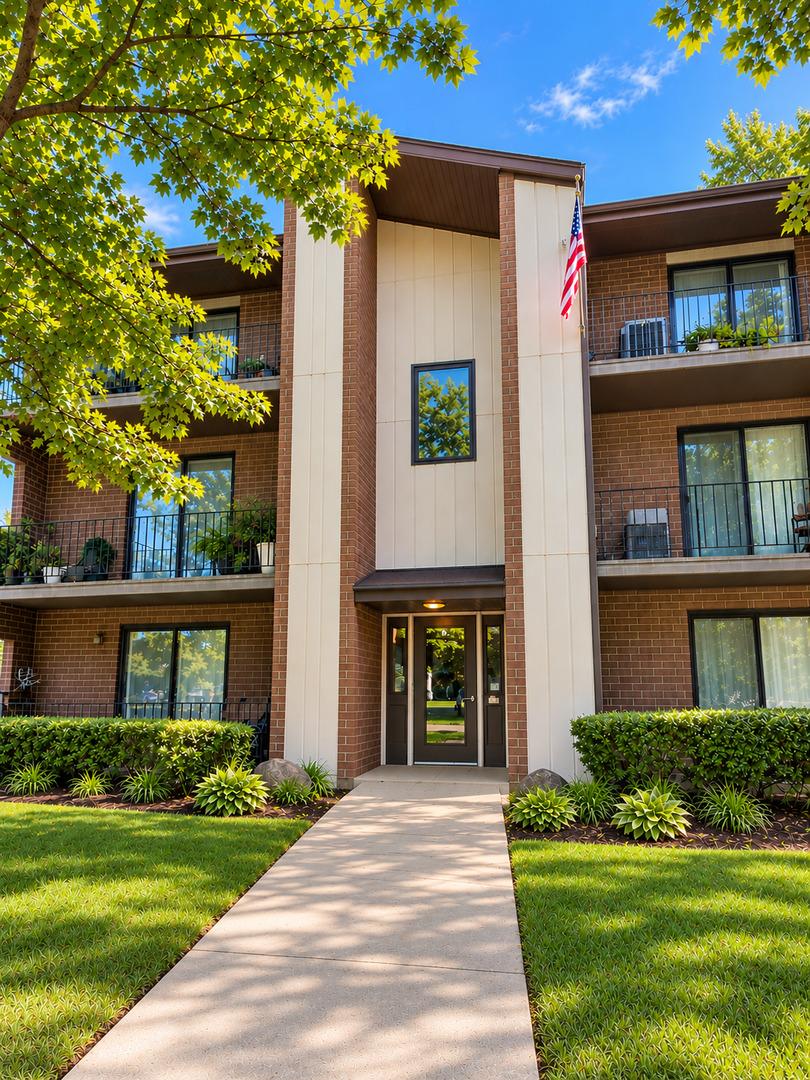 1239 Chalet Rd. #101, Naperville, IL 60563