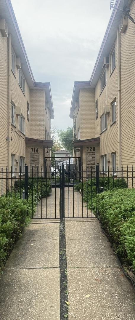 720 N Austin Blvd. #2SW, Oak Park, IL 60302