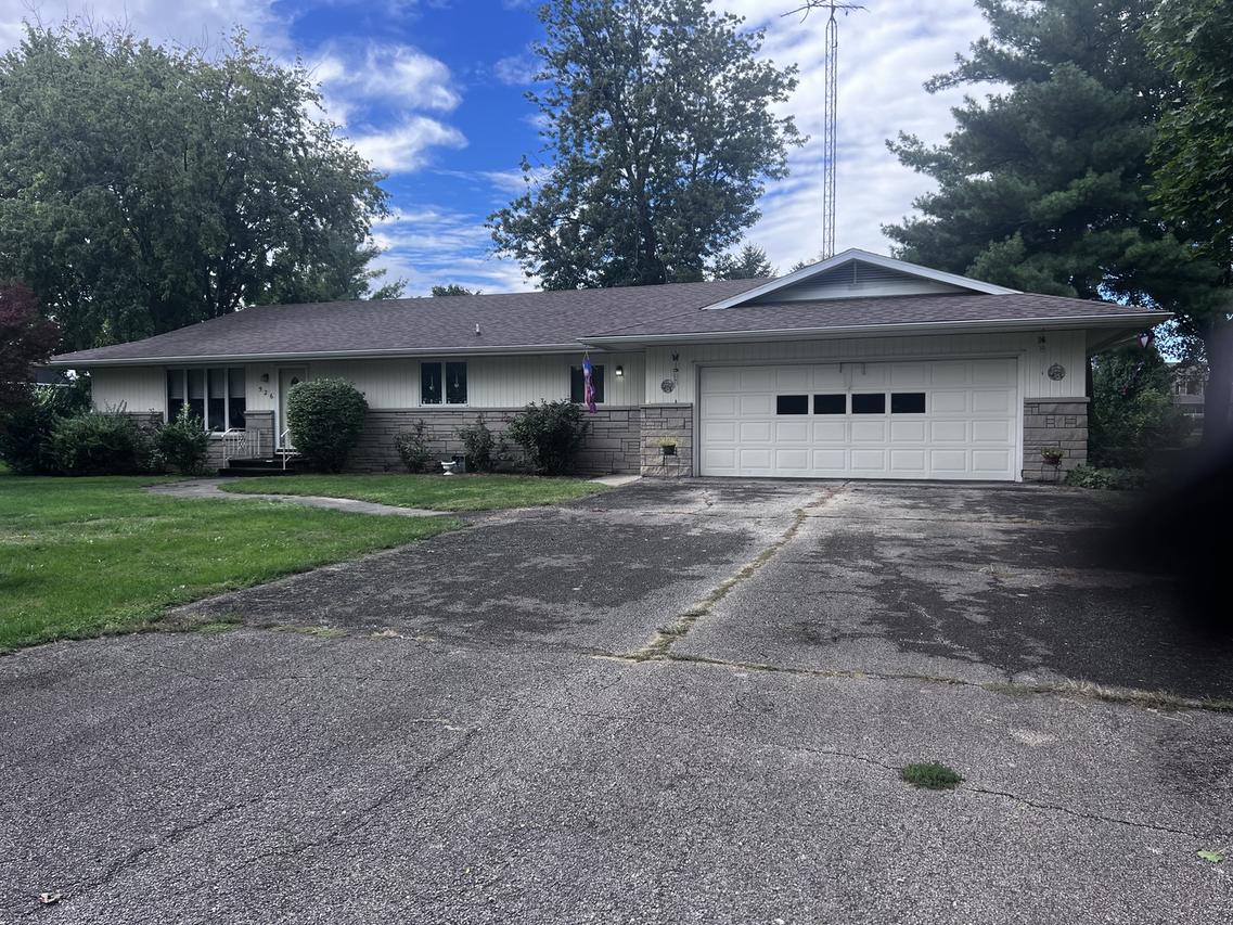 526 N 4th St., Cissna Park, IL 60924