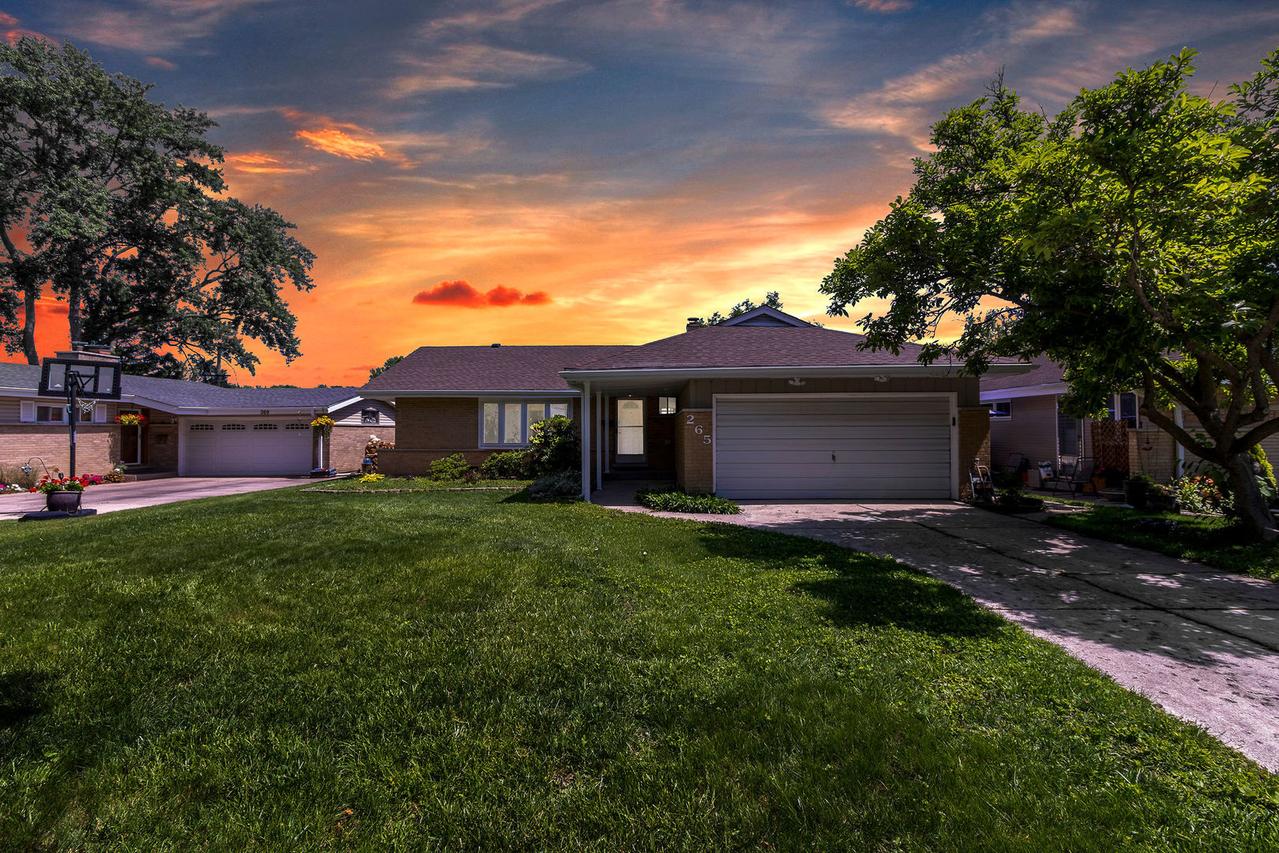 265 Terry Ln., Villa Park, IL 60181