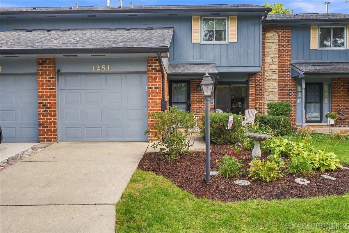 1251 Croydon Ct., Wheaton, IL 60189