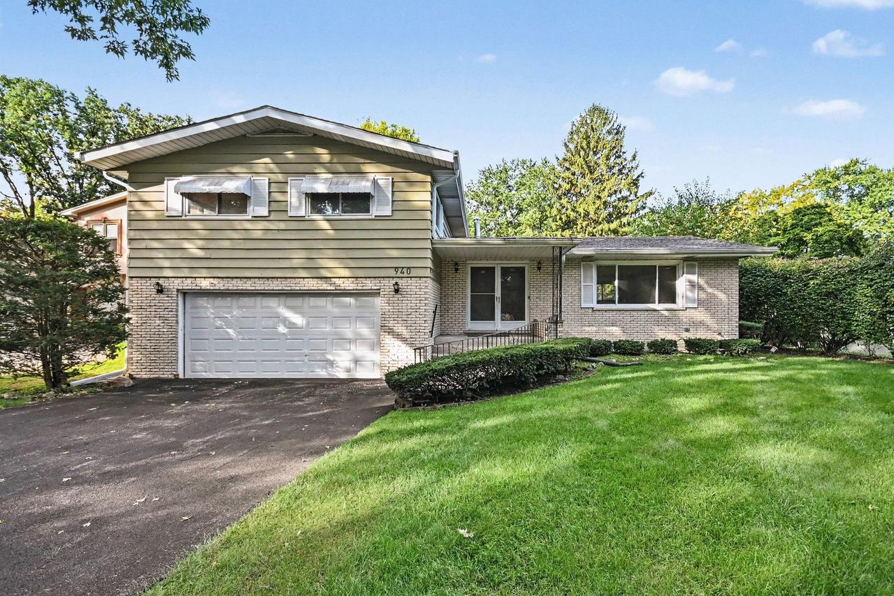 940 Ridgeland Ave., Mundelein, IL 60060