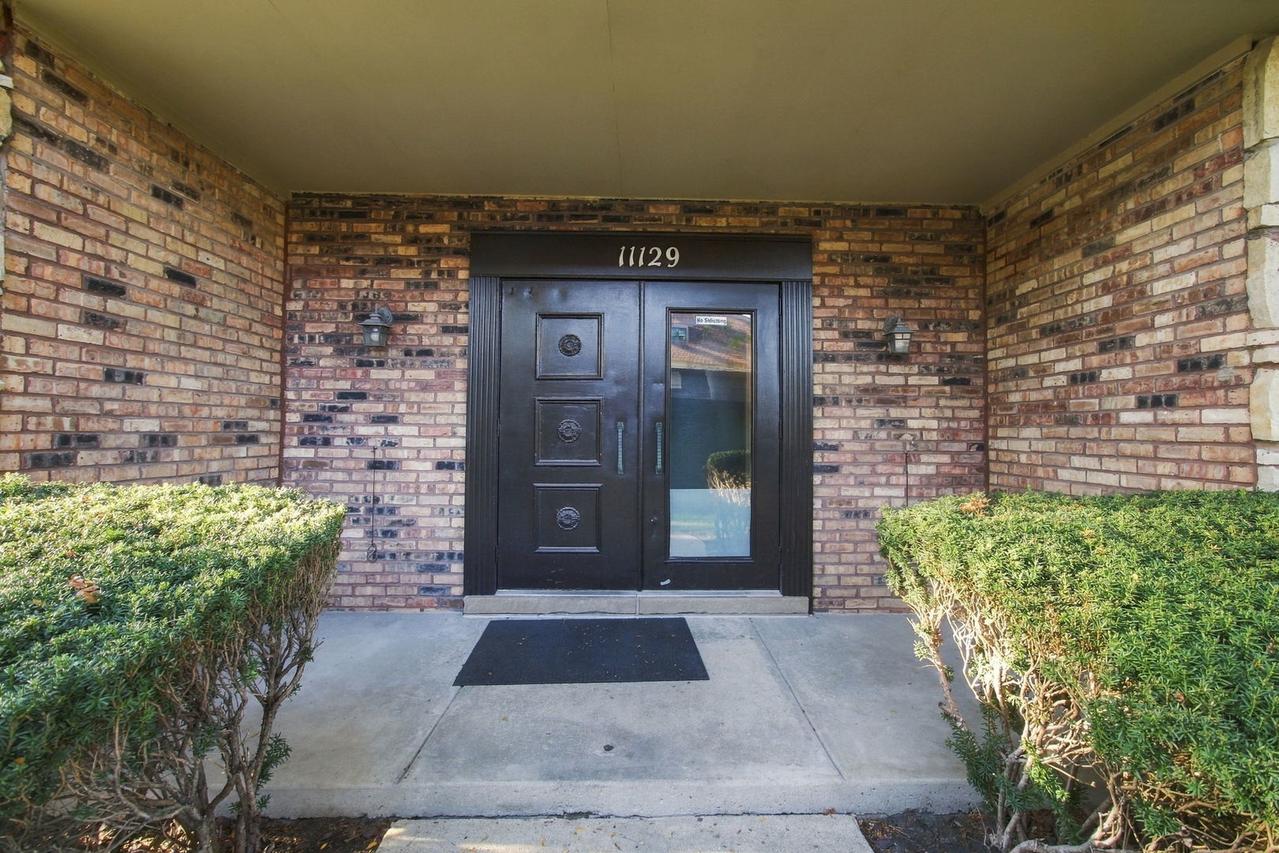 11129 Northwest Rd. #F, Palos Hills, IL 60465