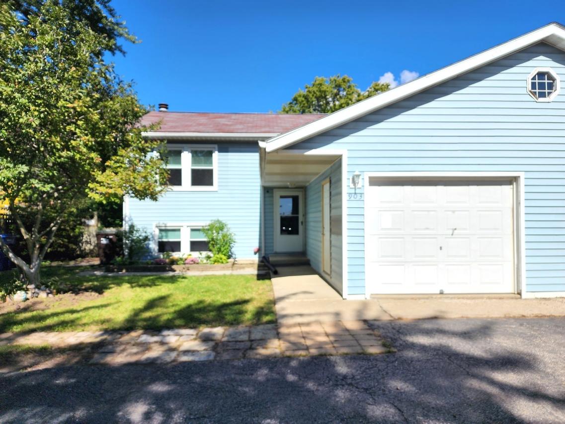 903 E Liberty St., Wauconda, IL 60084