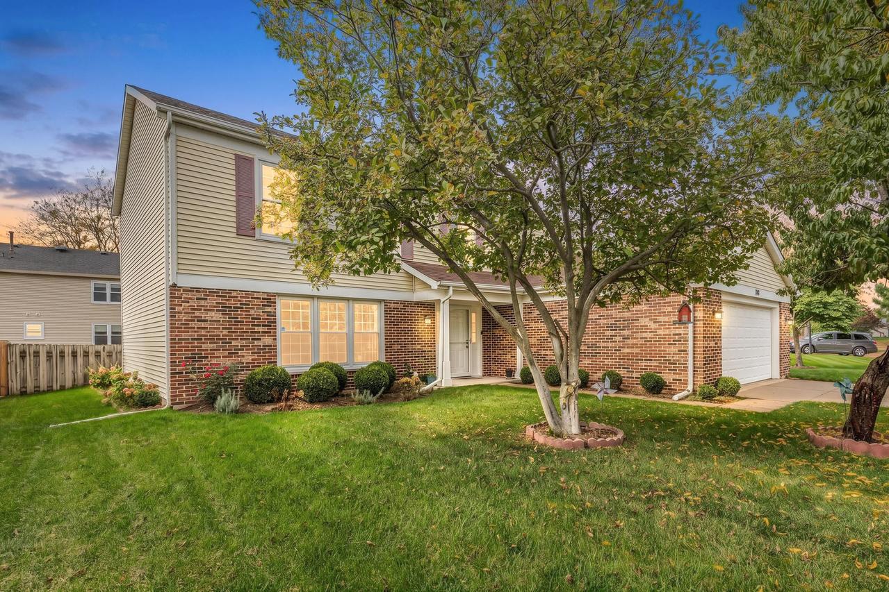 320 E Fox Hill Dr., Buffalo Grove, IL 60089