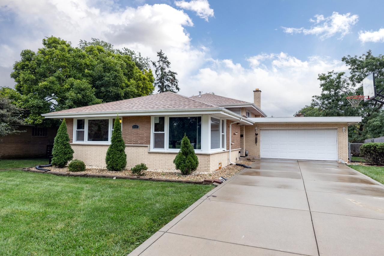 913 E 166th St., South Holland, IL 60473