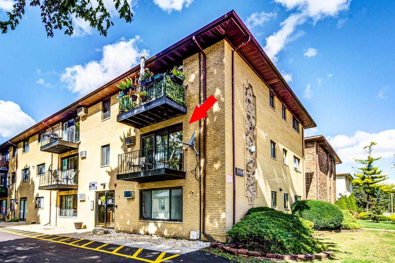 9814 Sayre Ave. #204, Chicago Ridge, IL 60415