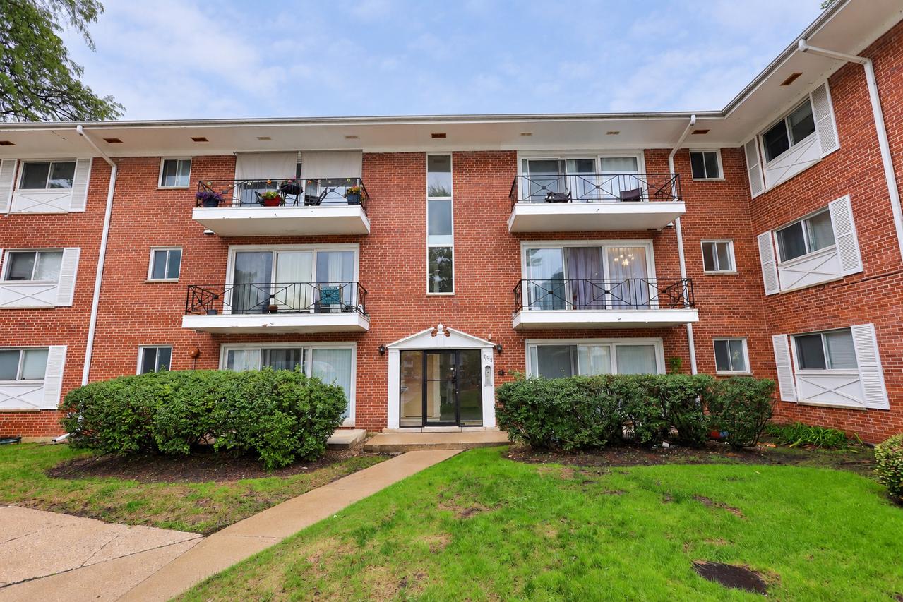 10113 Old Orchard Ct. #103, Skokie, IL 60076